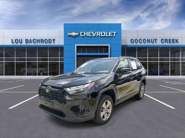 2024 Toyota RAV4 XLE photo 4