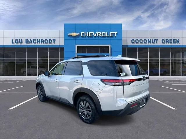 2025 Nissan Pathfinder SV photo 6