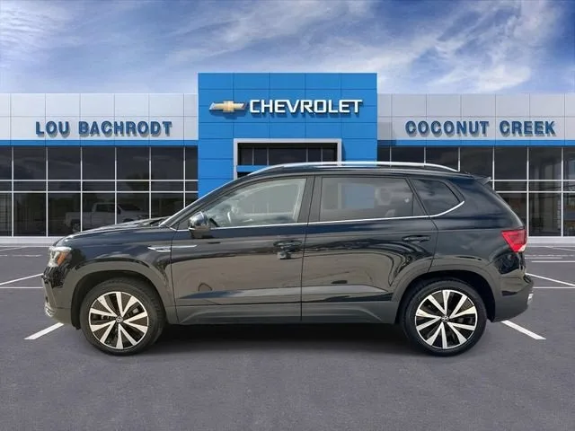 2024 Volkswagen Taos SE photo 5