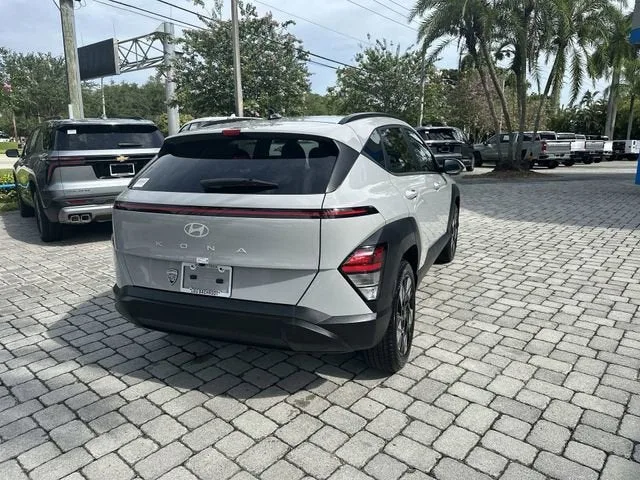 2025 Hyundai Kona SEL photo 35
