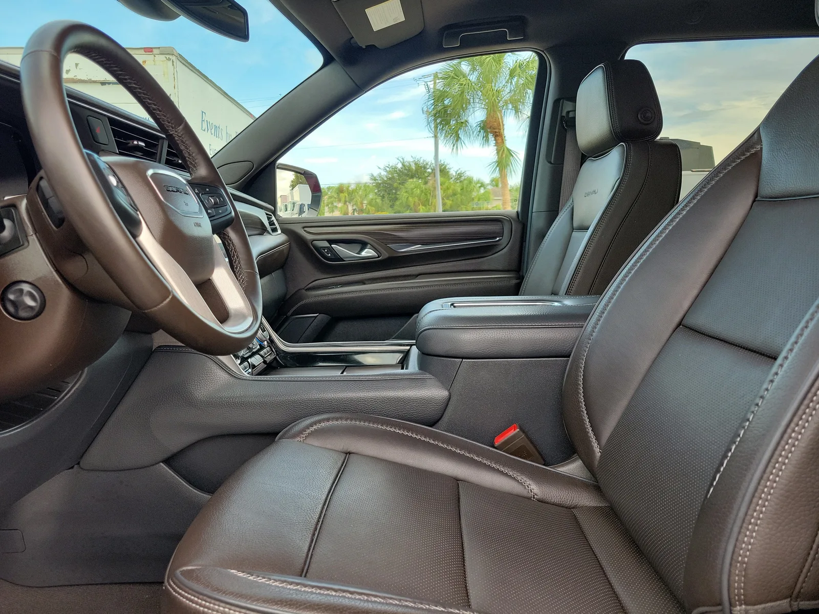 2024 GMC Yukon Denali photo 21