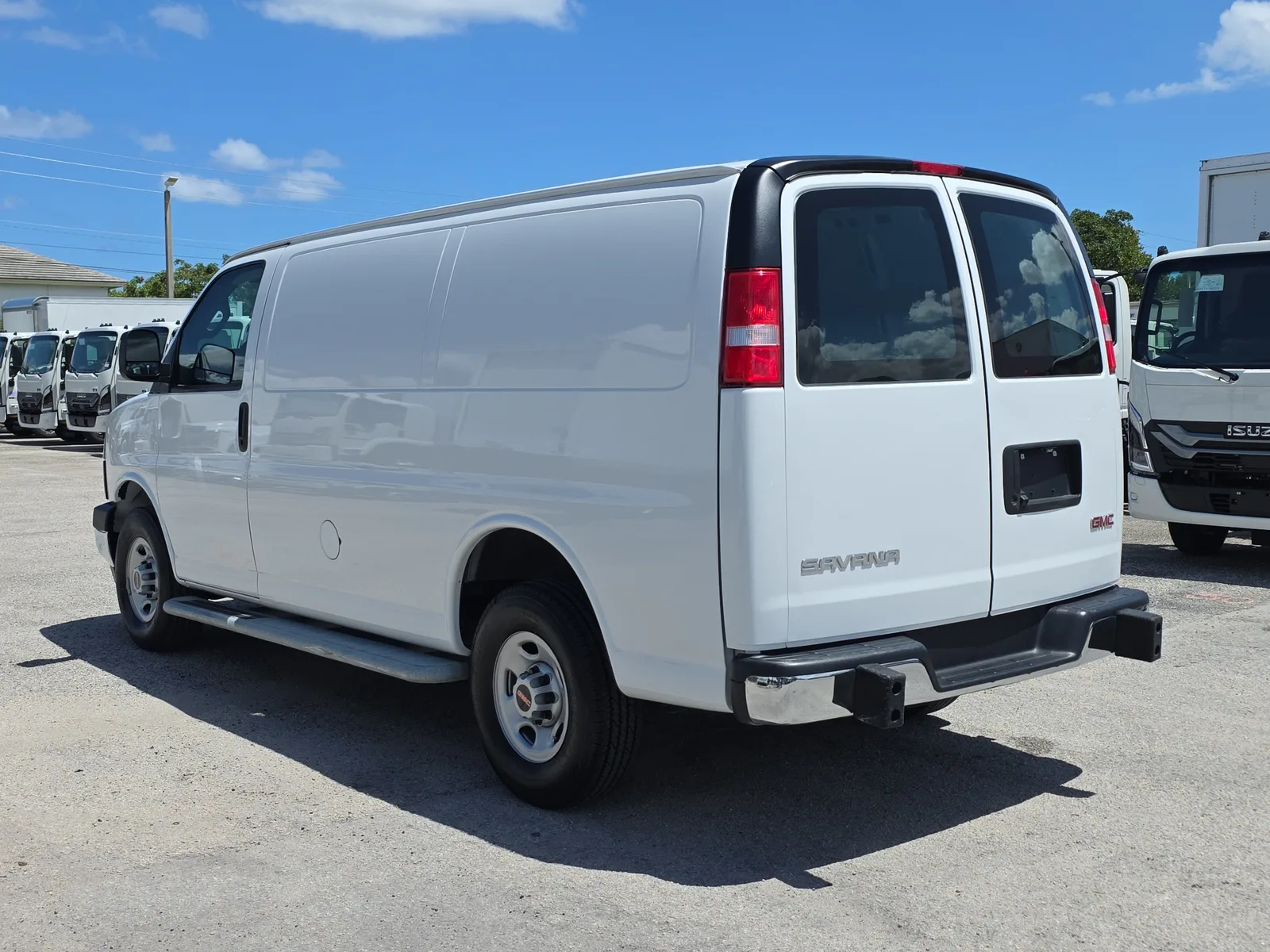 2024 GMC Savana Cargo 2500 Work Van photo 5