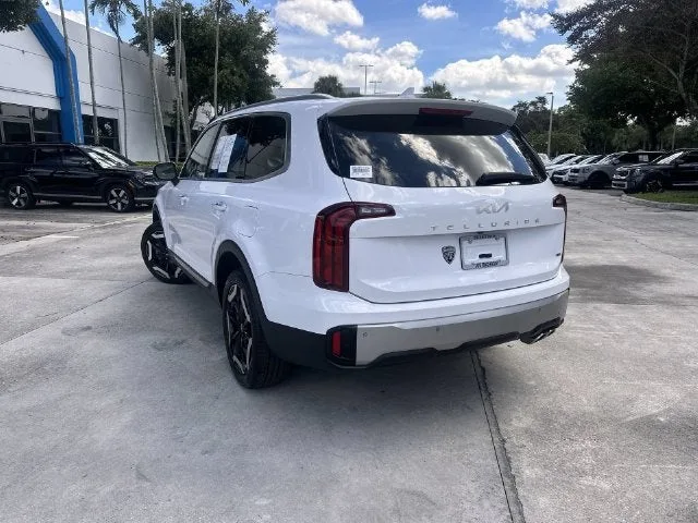 2023 Kia Telluride S photo 12