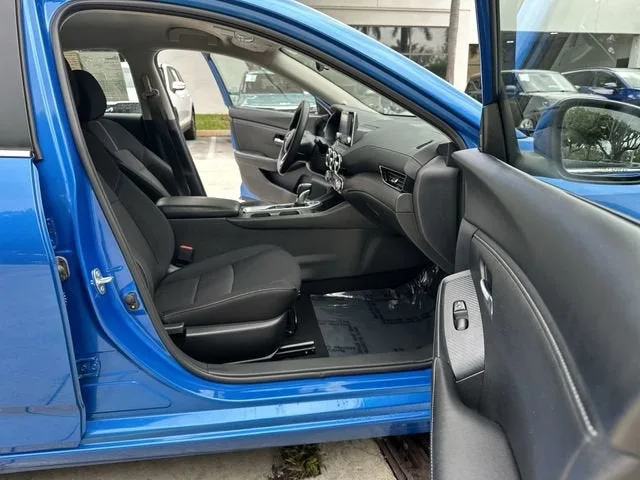 2025 Nissan Sentra SV photo 29