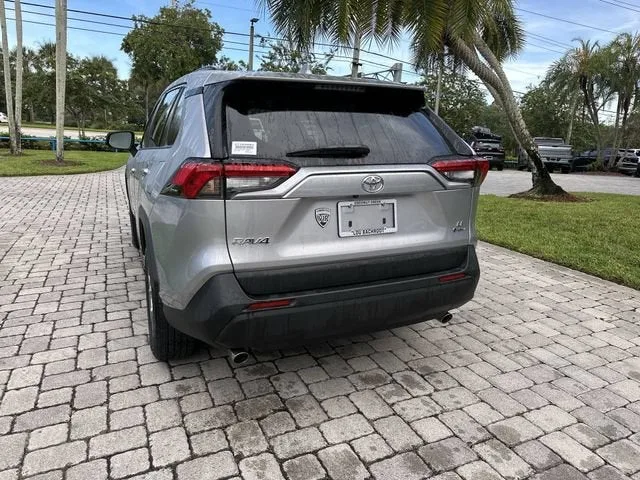 2025 Toyota RAV4 Hybrid LE photo 35