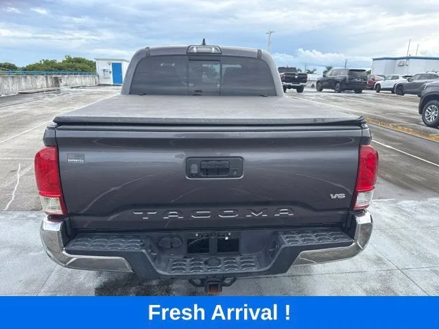 2017 Toyota Tacoma SR5 photo 17