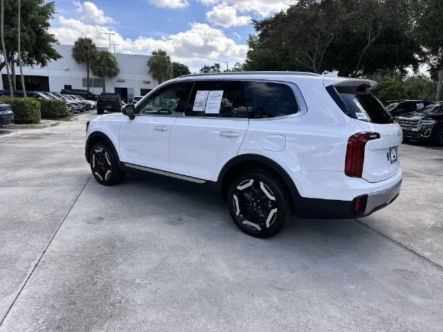 2023 Kia Telluride S photo 33
