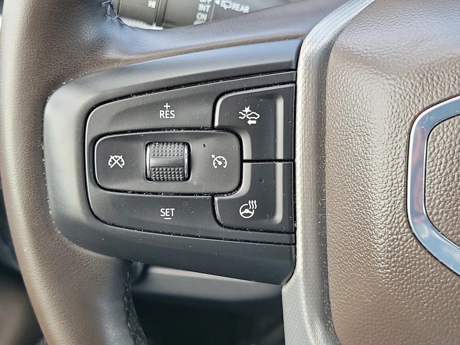 2024 GMC Yukon Denali photo 27