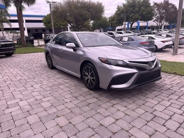 2024 Toyota Camry SE photo 16