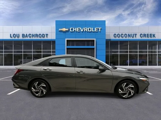 2024 Hyundai Elantra Limited photo 9