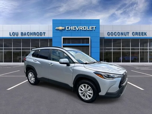 2023 Toyota Corolla Cross LE photo 2