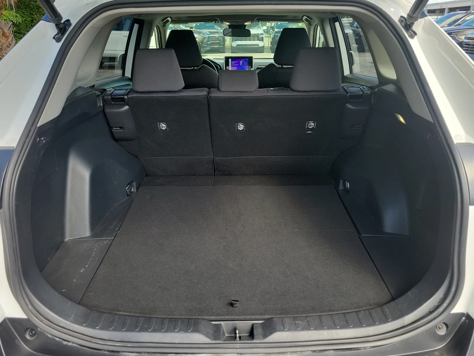 2023 Toyota RAV4 Hybrid XLE photo 13