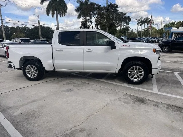 2024 Chevrolet Silverado 1500 RST photo 14