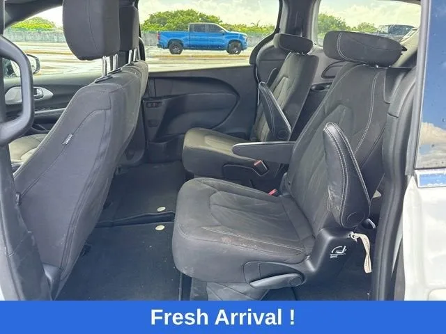 2024 Chrysler Pacifica Touring photo 3