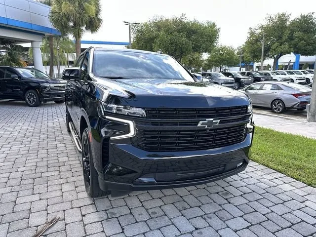 2023 Chevrolet Suburban RST photo 17