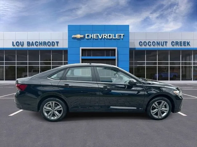 2024 Volkswagen Jetta SE photo 9