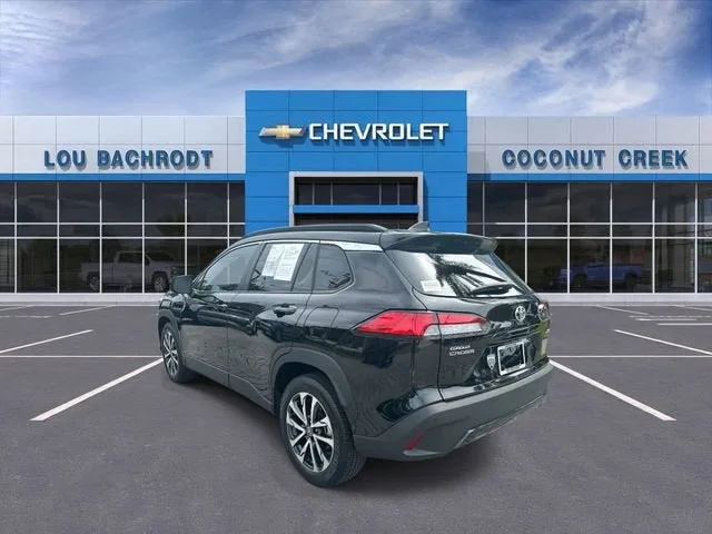 2025 Toyota Corolla Cross XLE photo 6