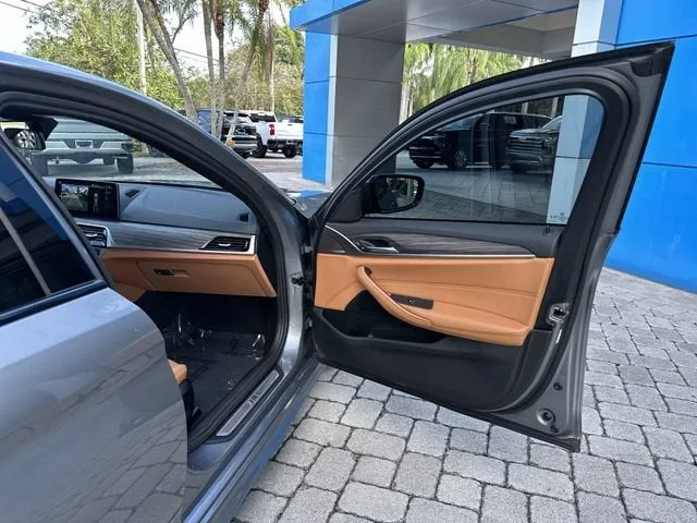 2023 BMW 5 Series 530i photo 23