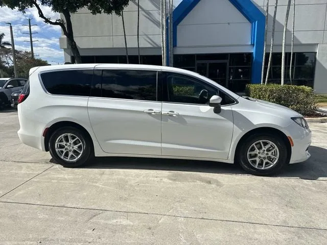 2023 Chrysler Voyager LX photo 35