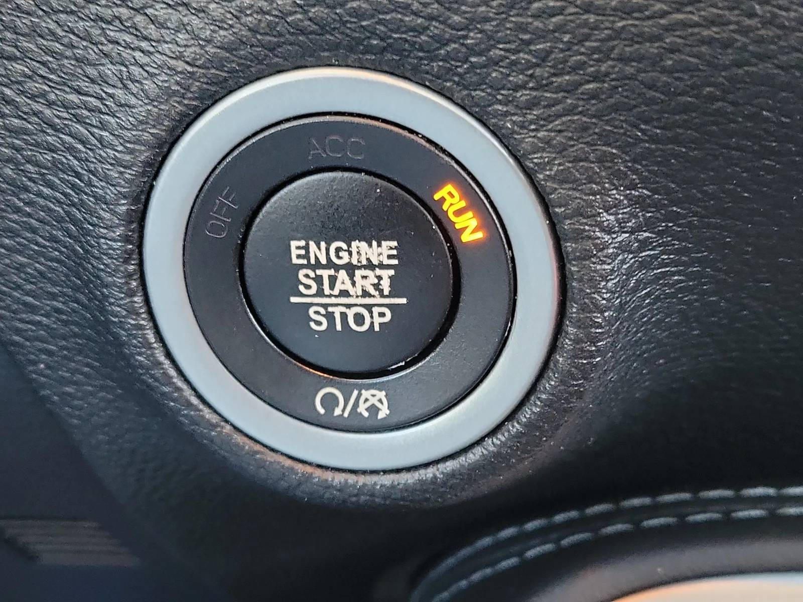 2019 Dodge Challenger R/T photo 21