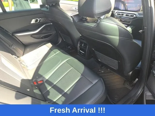 2023 BMW 3 Series 330e photo 17