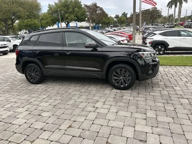 2022 Volkswagen Taos S photo 15