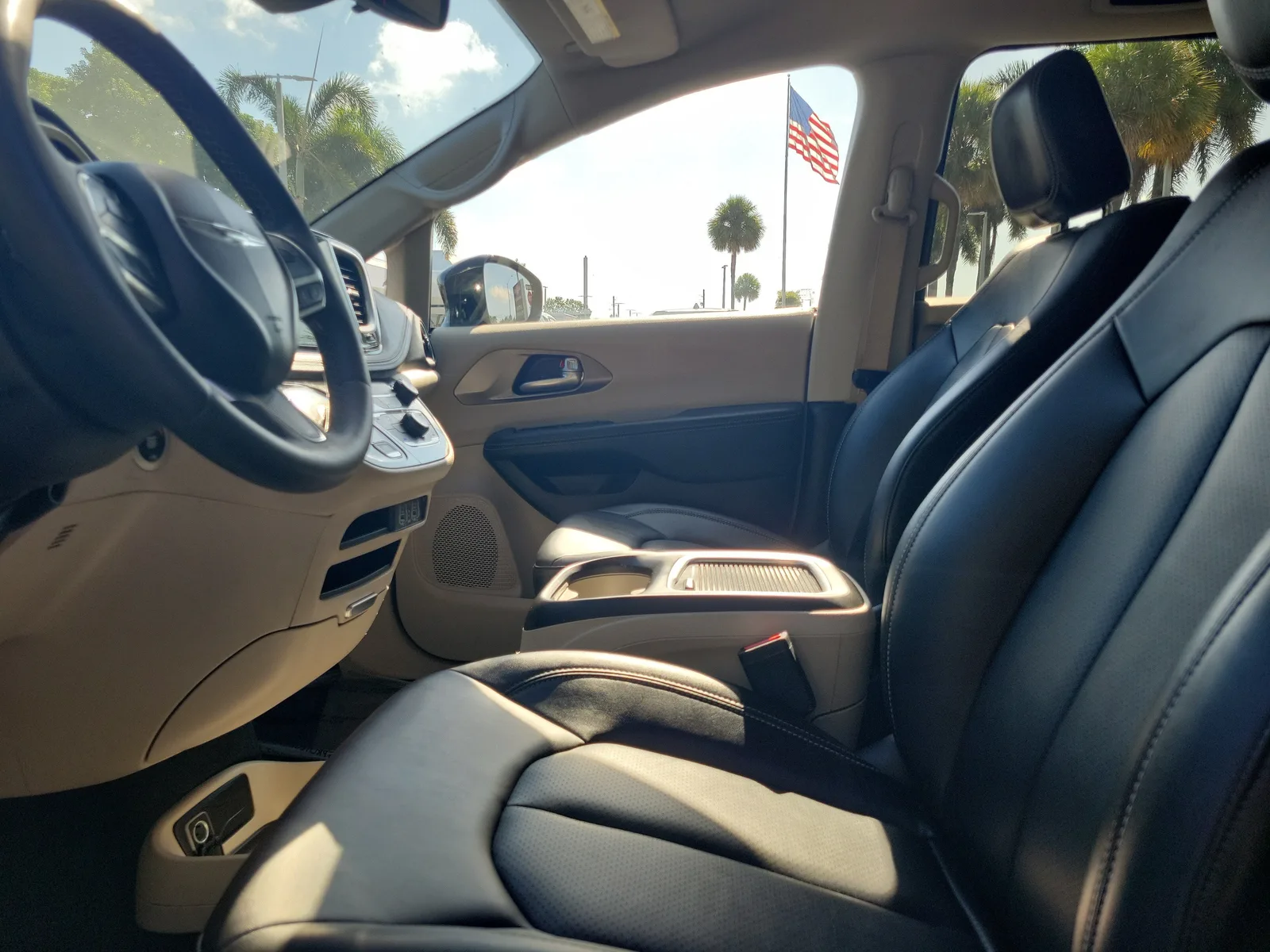 2024 Chrysler Pacifica Hybrid Select photo 19