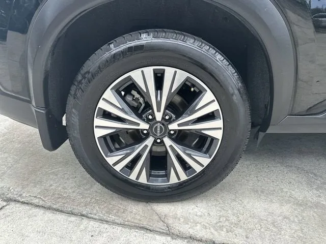 2023 Nissan Rogue SV photo 11