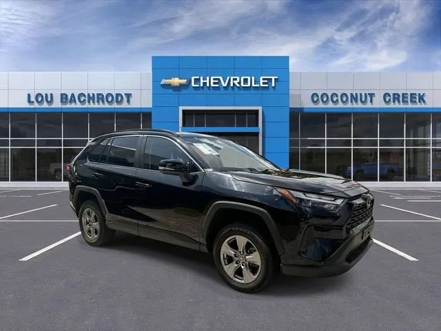 2024 Toyota RAV4 XLE photo 2