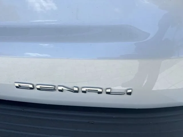 2022 GMC Yukon XL Denali photo 15