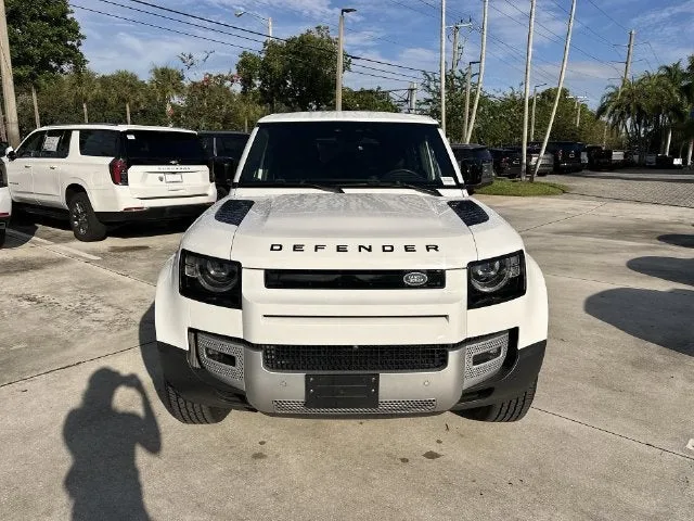 2025 Land Rover Defender S photo 18
