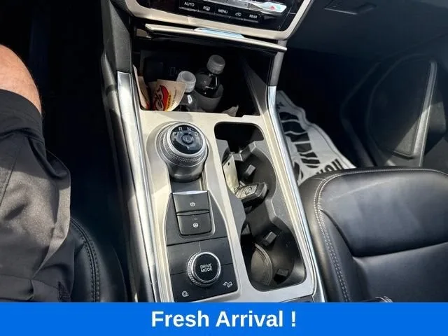 2023 Ford Explorer XLT photo 9