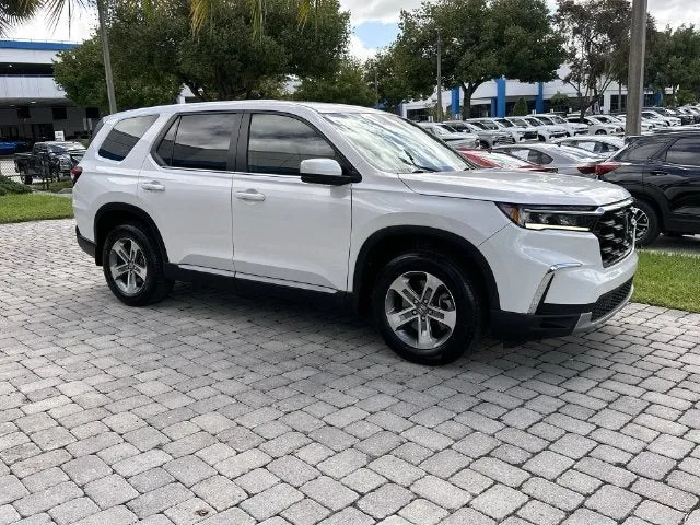 2024 Honda Pilot EX-L 7 Passenger photo 16