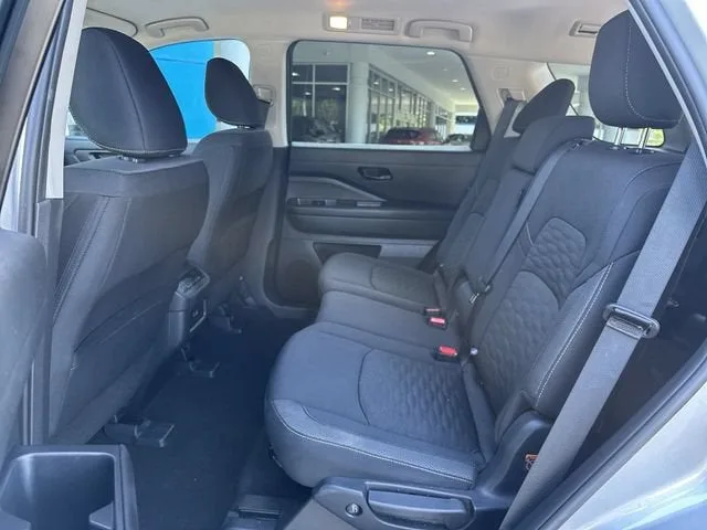 2025 Nissan Pathfinder SV photo 27