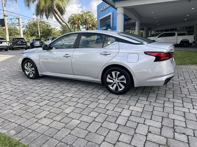 2025 Nissan Altima S photo 32