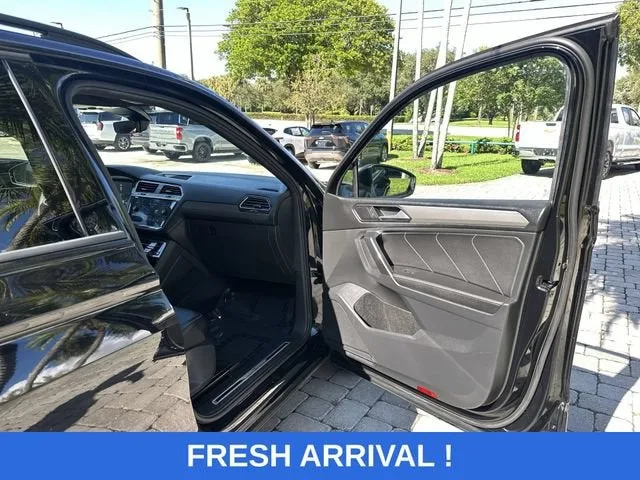 2022 Volkswagen Tiguan SE R-Line Black photo 23