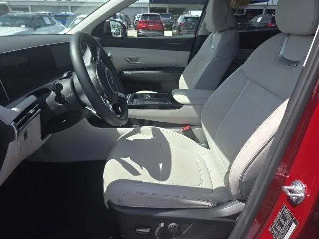 2025 Hyundai Tucson Limited photo 8
