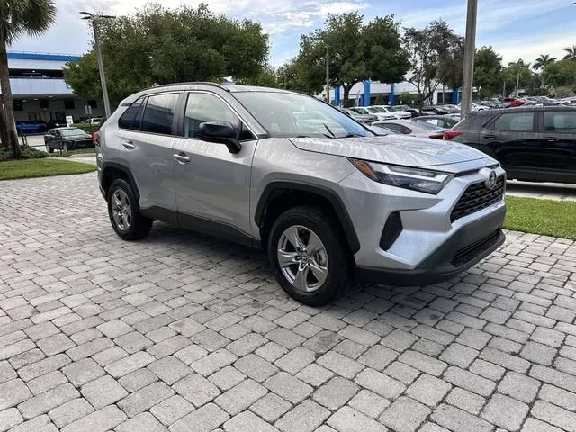 2025 Toyota RAV4 Hybrid LE photo 16