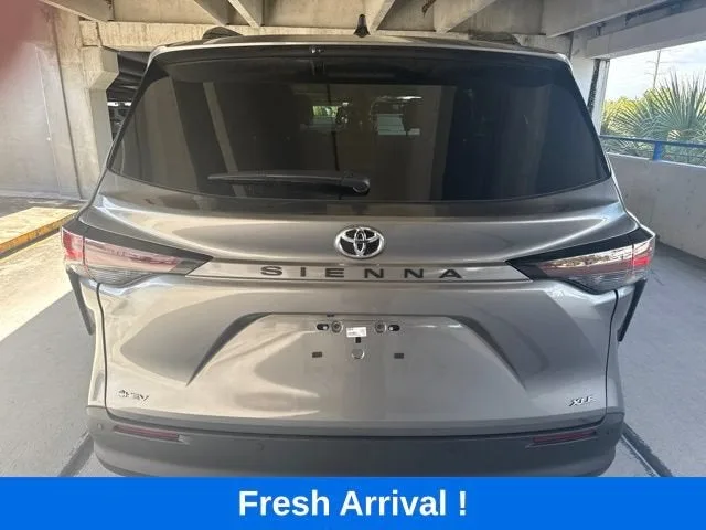 2026 Toyota Sienna XLE photo 19