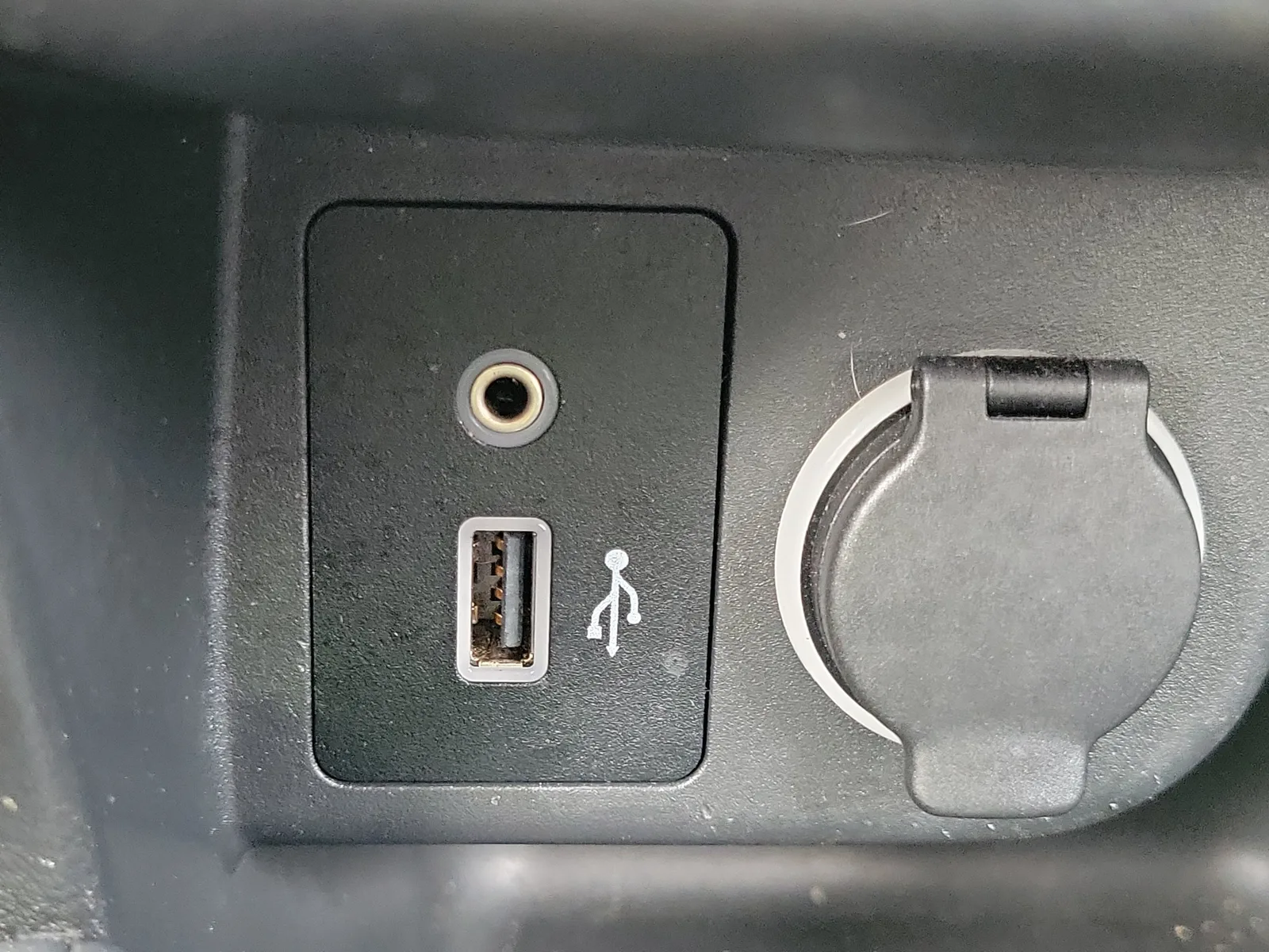 2020 Nissan Kicks S photo 30