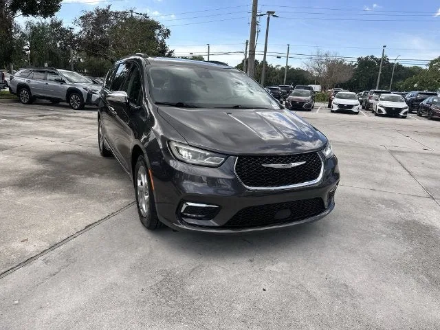 2023 Chrysler Pacifica Limited photo 17