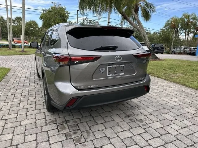 2025 Toyota Highlander LE photo 34