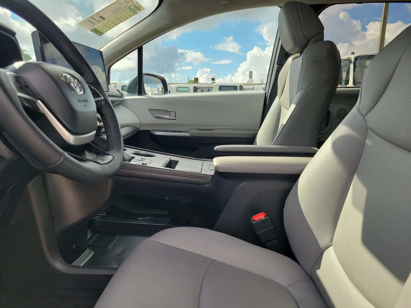 2026 Toyota Sienna XLE photo 20