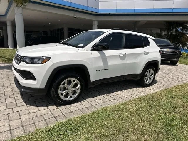 2024 Jeep Compass Latitude photo 21