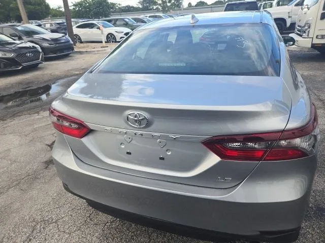 2023 Toyota Camry LE photo 3