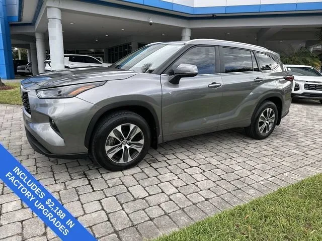 2025 Toyota Highlander LE photo 21