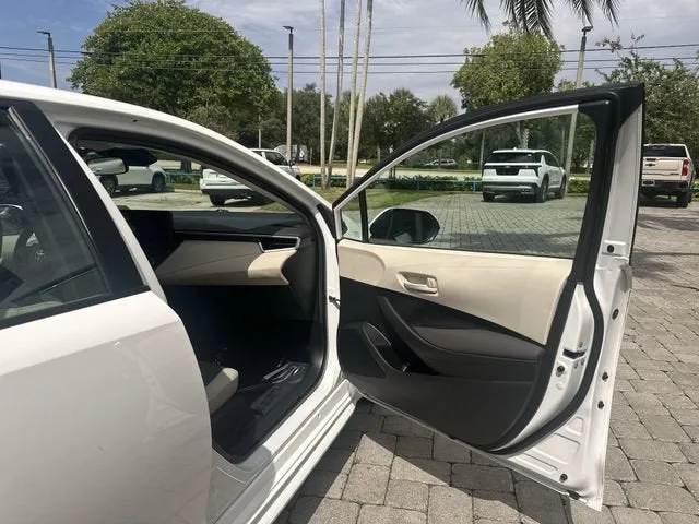 2024 Toyota Corolla LE photo 23