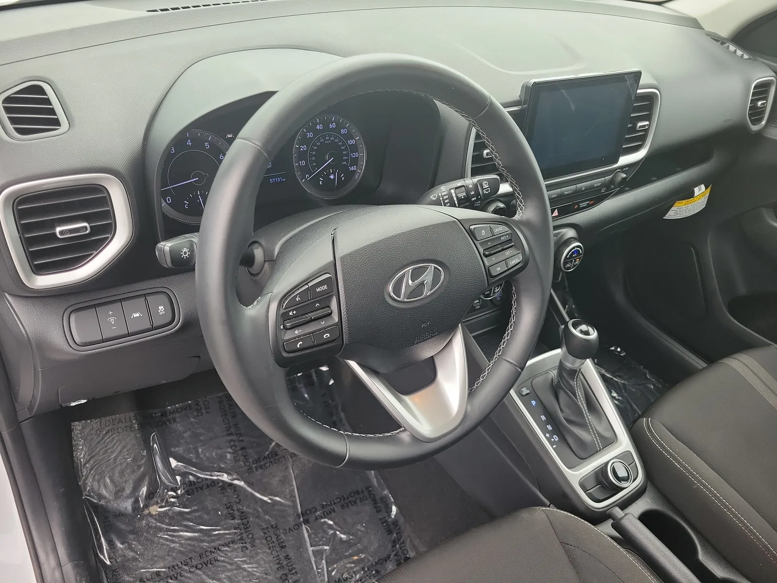 2021 Hyundai Venue SEL photo 18