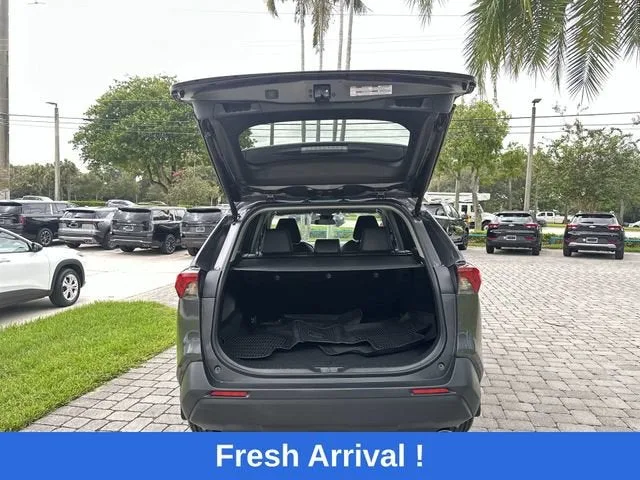 2024 Toyota RAV4 XLE Premium photo 28