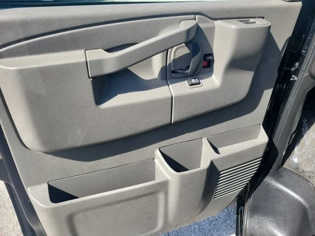 2018 Chevrolet Express Passenger 3500 LT photo 21